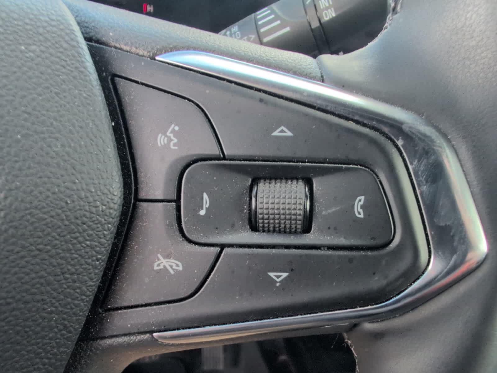 Used 2025 Chevrolet Trax LT w/ LT Convenience Package FWD image 27