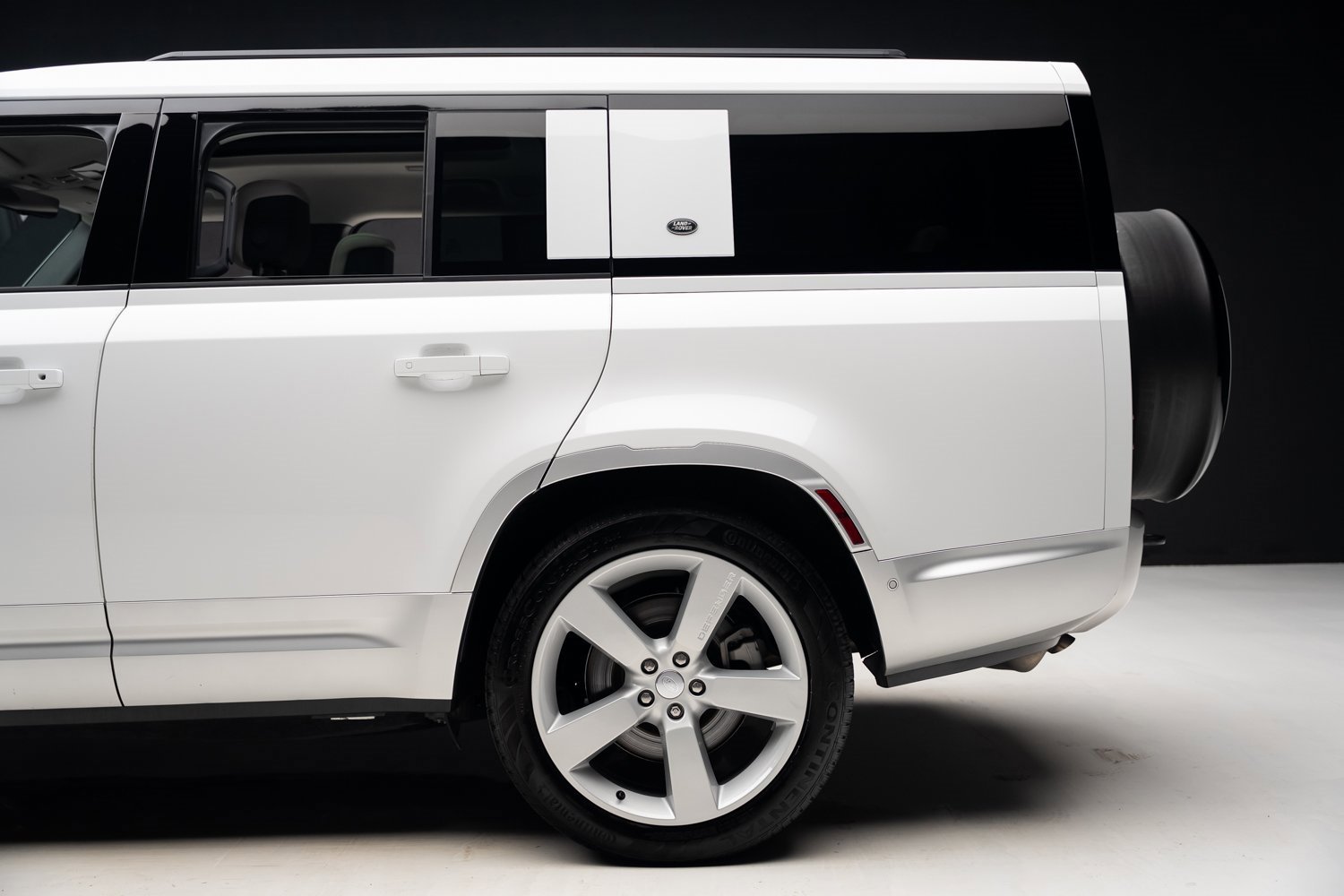 Used 2023 Land Rover Defender 130 First Edition image 20