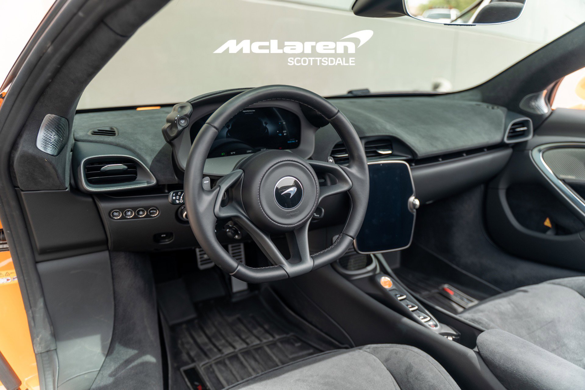 Used 2026 McLaren Artura Spider RWD image 13