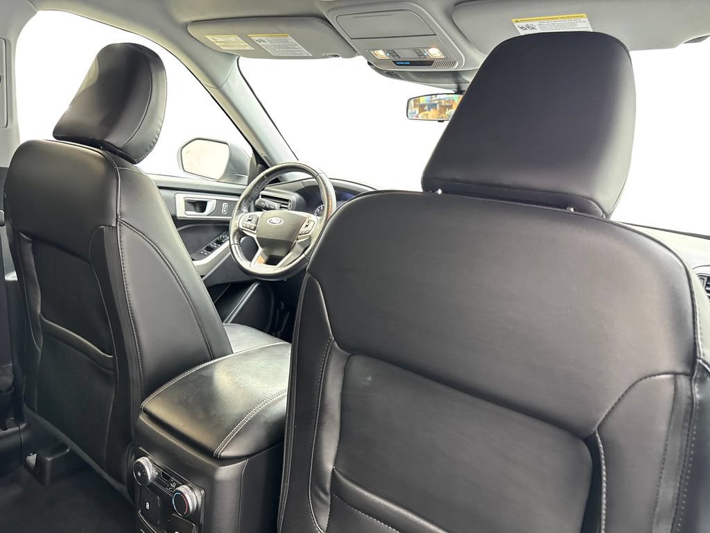 Used 2022 Ford Explorer XLT w/ Equipment Group 202A AWD/4WD image 46