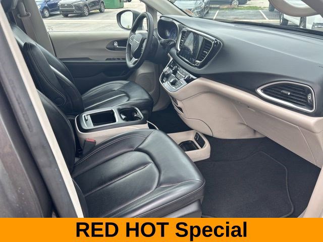 Used 2023 Chrysler Pacifica Touring-L FWD image 39