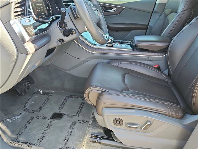 Used 2020 Audi Q8 Prestige w/ Prestige Package image 17