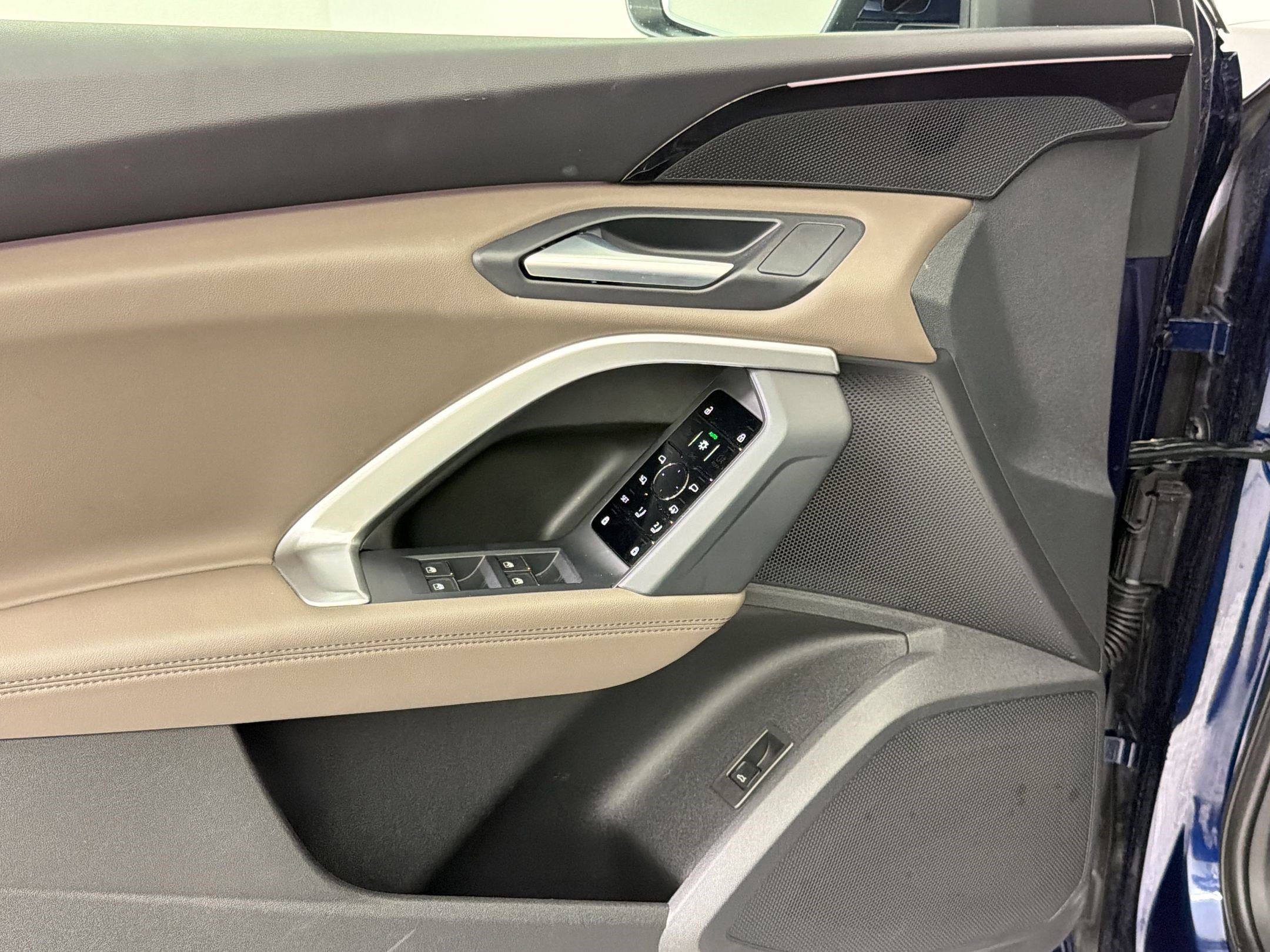 Certified 2025 Audi Q5 Premium w/ Convenience Package image 13