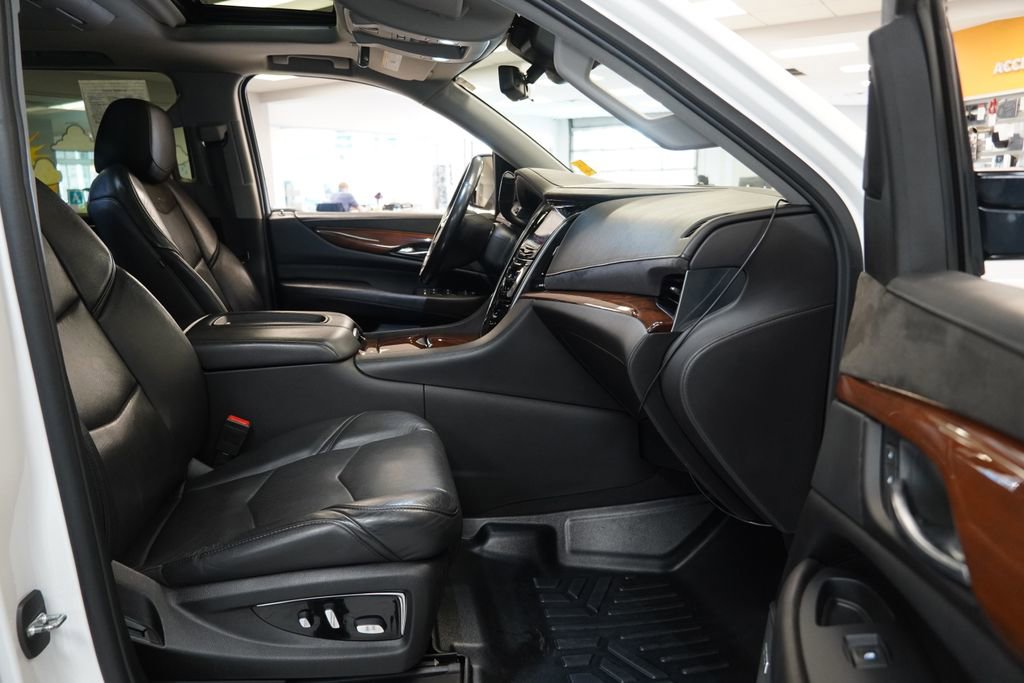 Used 2019 Cadillac Escalade ESV Luxury image 42