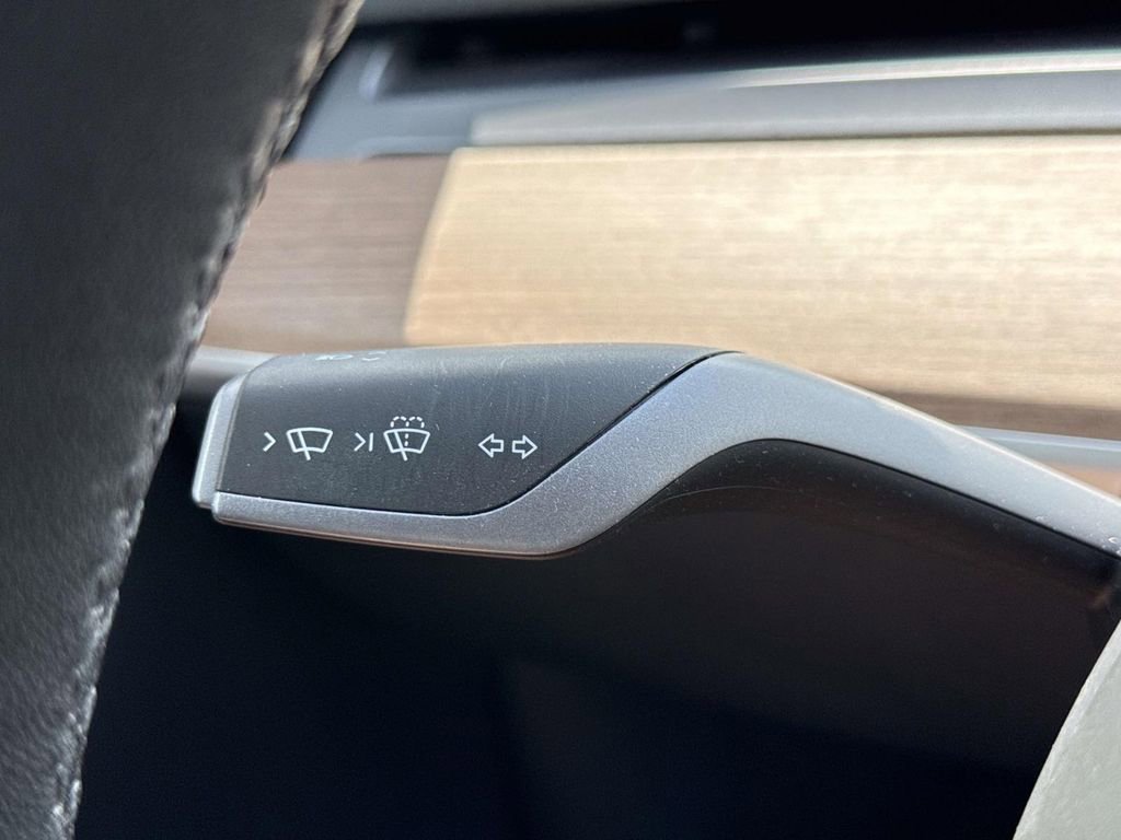 Used 2025 Tesla Model Y Performance AWD/4WD image 38