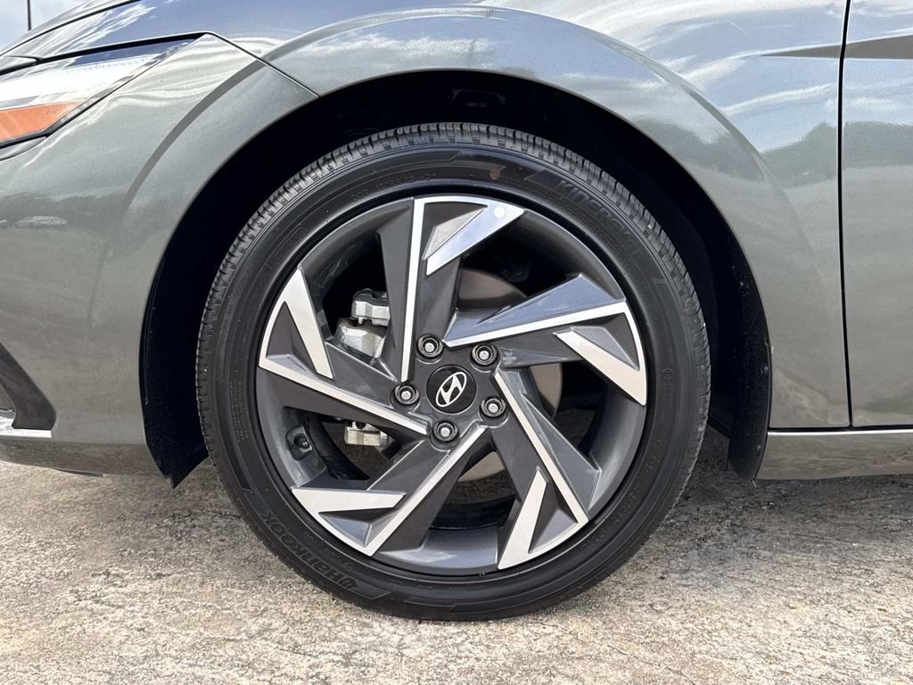 Used 2025 Hyundai Elantra SEL image 5