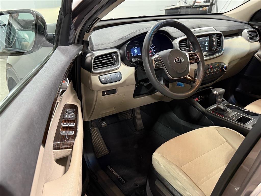 Used 2020 Kia Sorento LX image 10