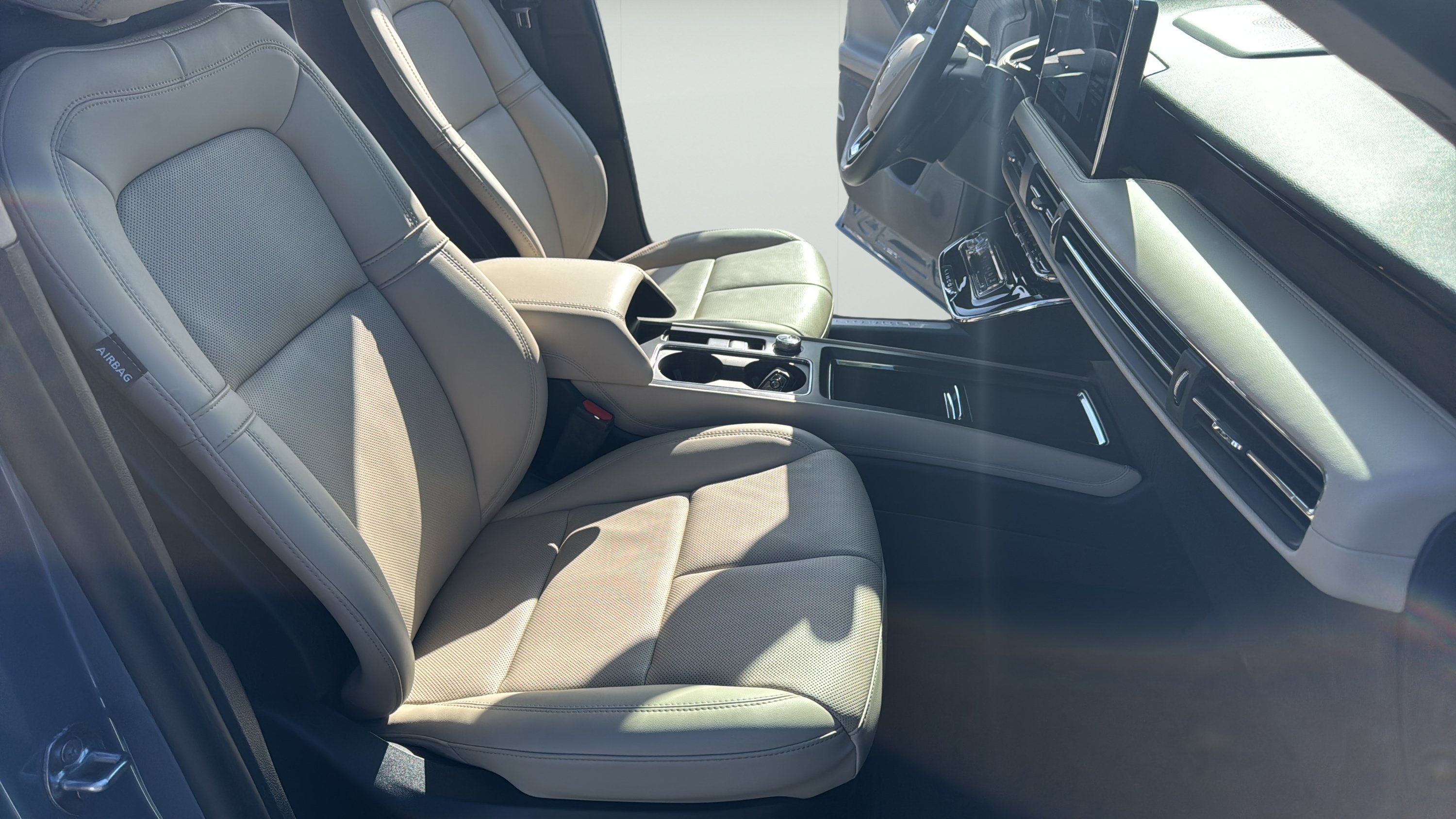 Used 2025 Lincoln Corsair Reserve FWD image 26