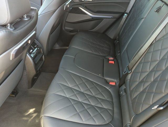 Used 2026 BMW X5 sDrive40i w/ M Sport Package image 15