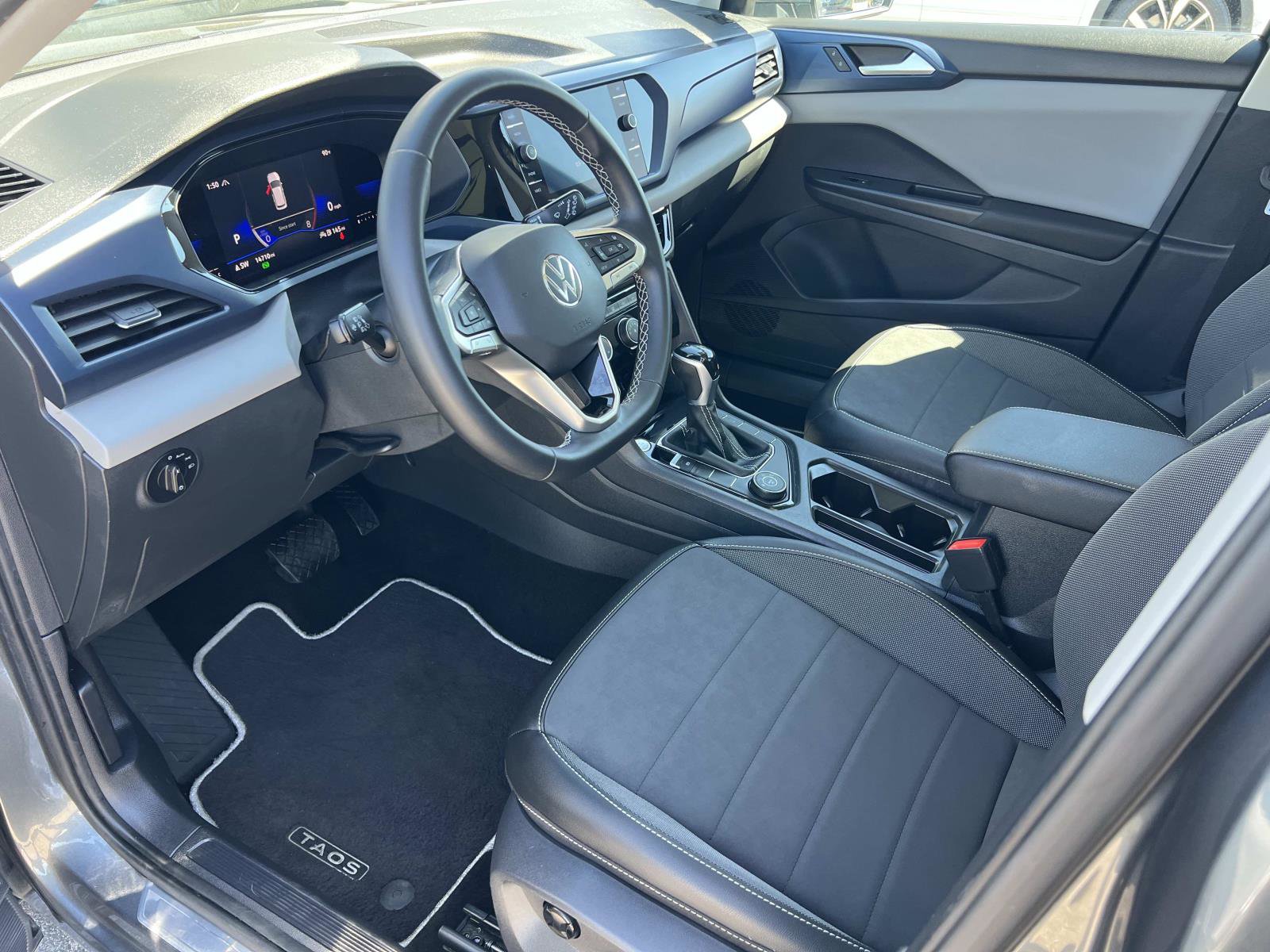 Certified 2023 Volkswagen Taos SE w/ Panoramic Sunroof Package image 5