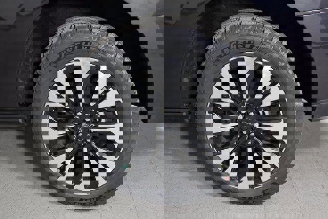 New 2025 Ford Expedition Platinum w/ Driver's Package image 16