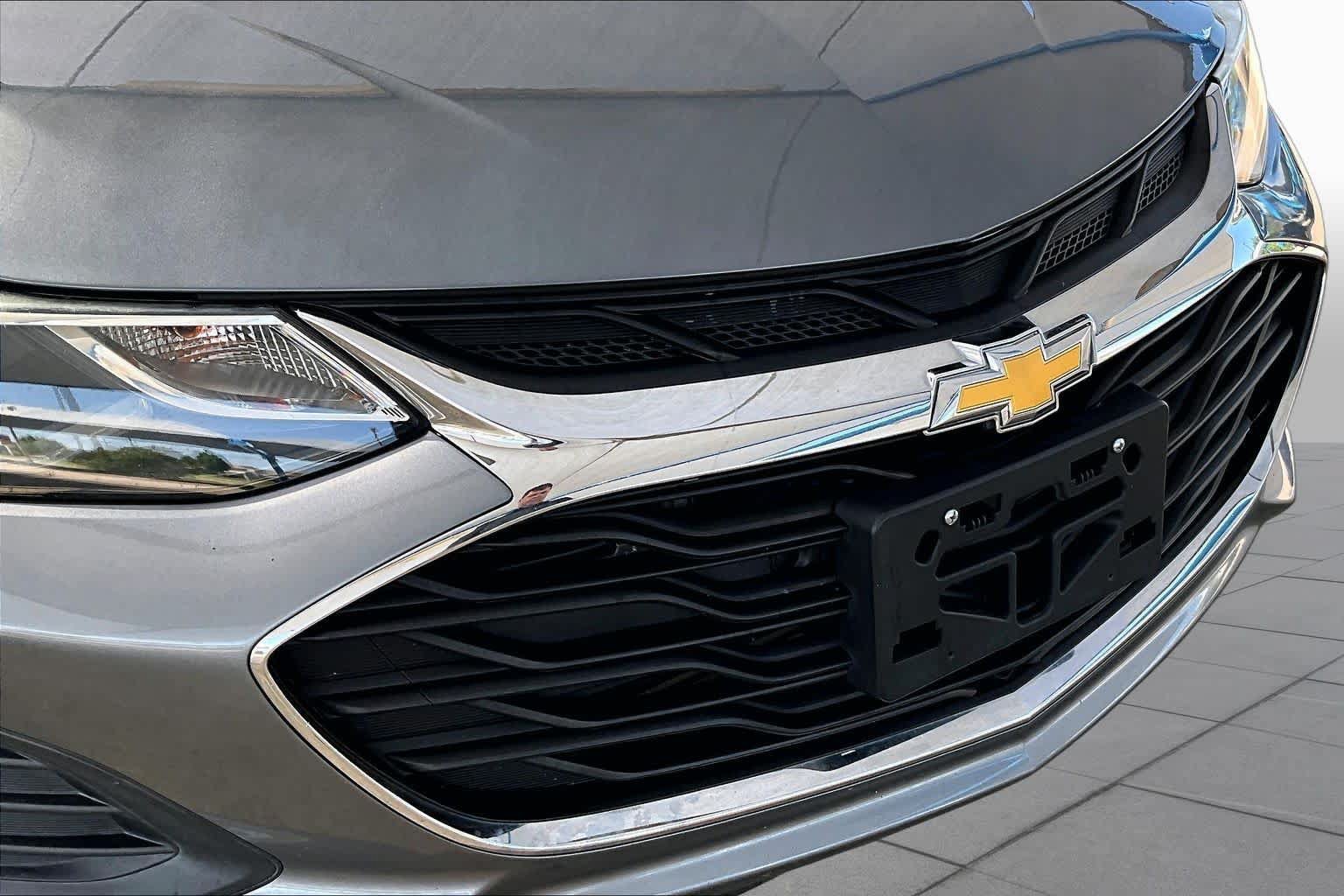 Used 2019 Chevrolet Cruze LT w/ Convenience Package FWD image 30