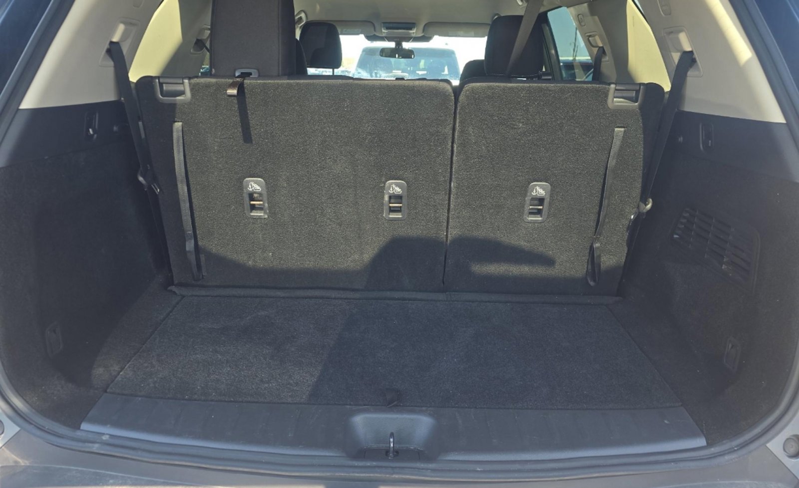 Used 2025 Nissan Pathfinder SV FWD image 19