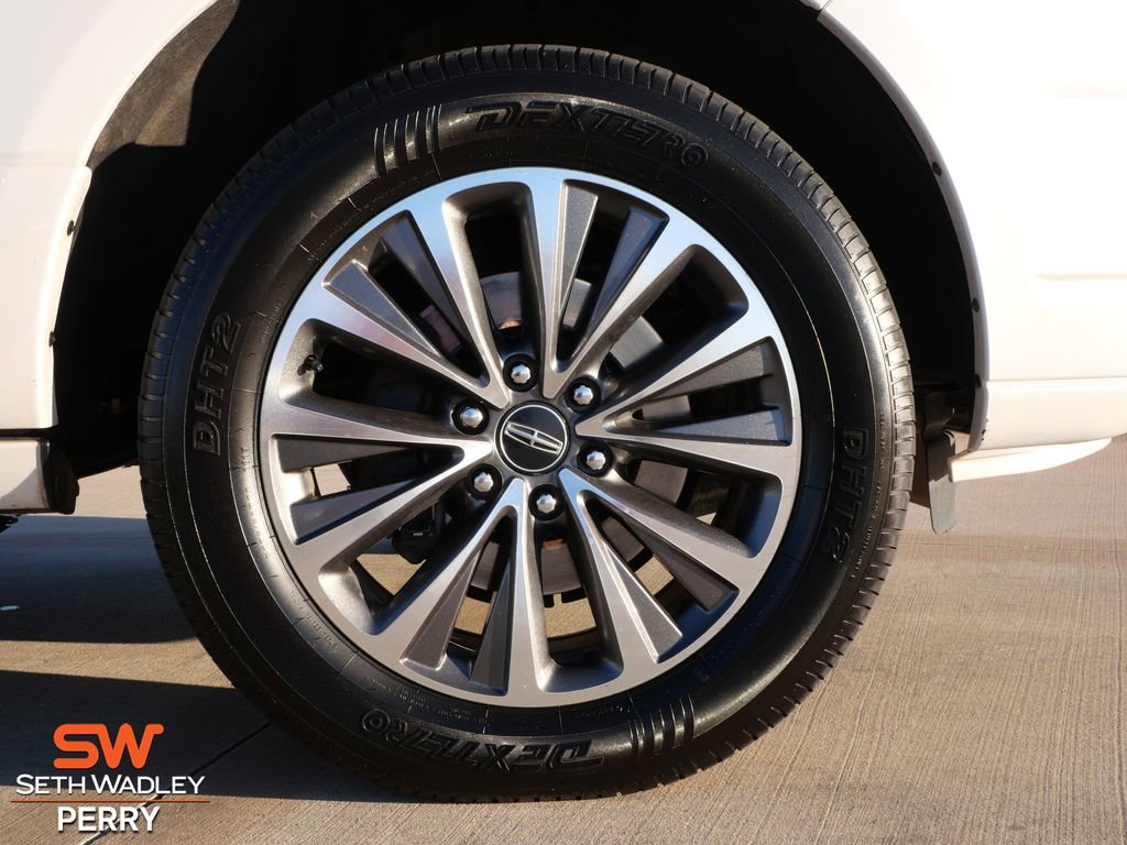 Used 2015 Lincoln Navigator L 4WD image 7