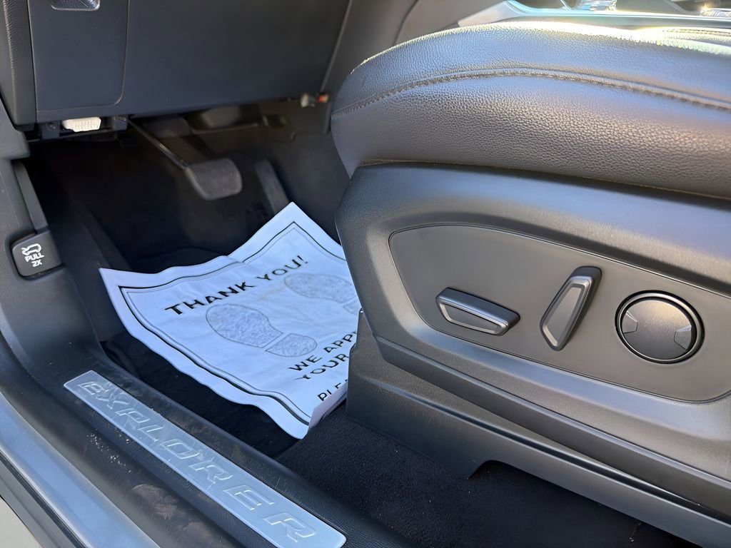 Used 2022 Ford Explorer Limited w/ Equipment Group 301A image 27