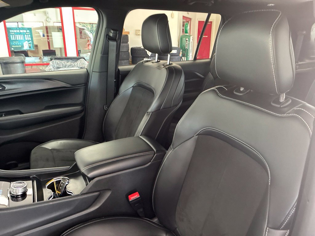 Certified 2025 Jeep Grand Cherokee L Laredo AWD/4WD image 11