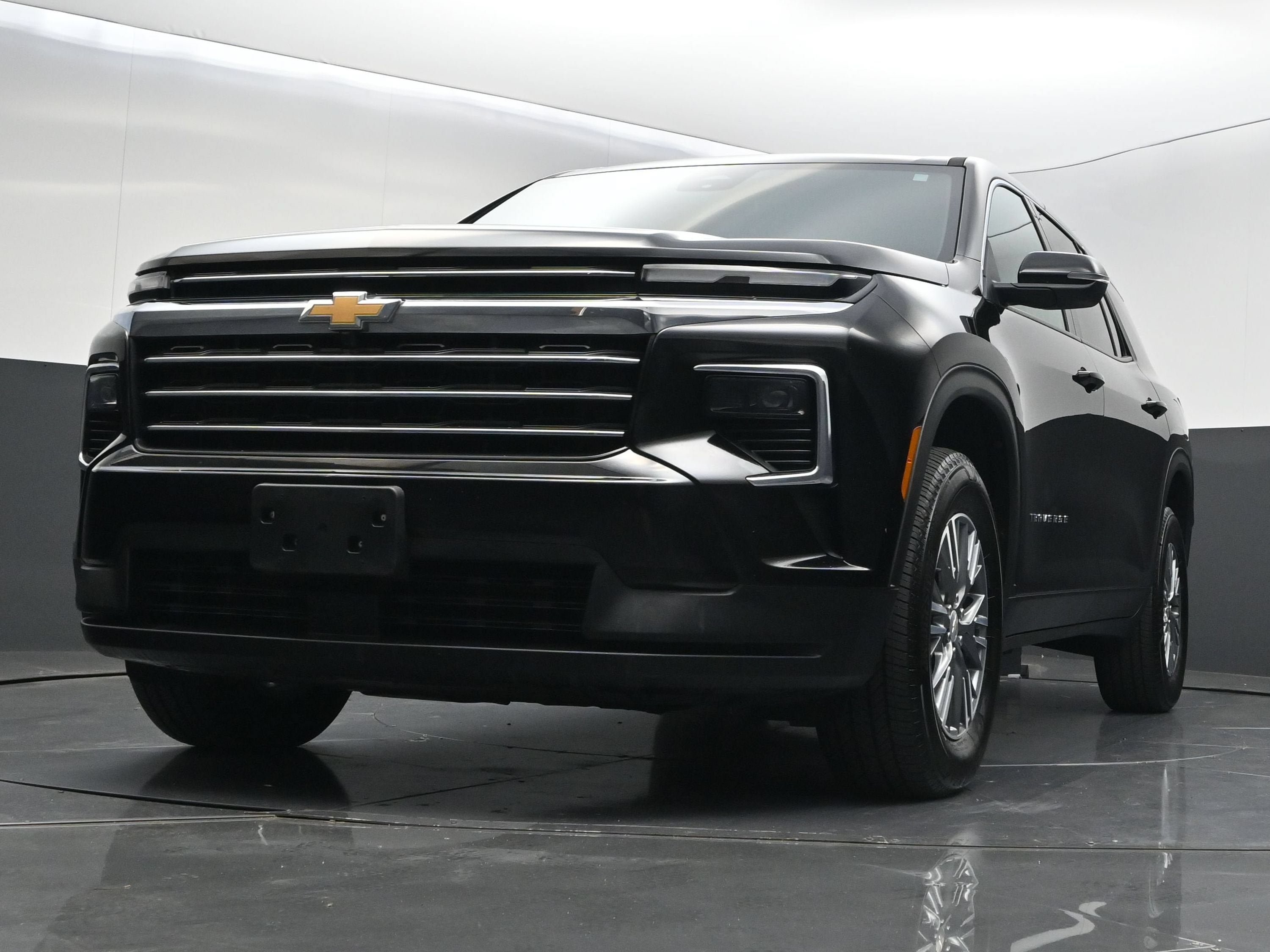 Certified 2025 Chevrolet Traverse LT FWD image 41