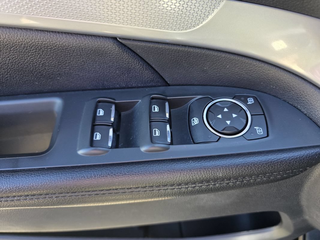 Used 2016 Ford Explorer XLT w/ Equipment Group 202A AWD/4WD image 14