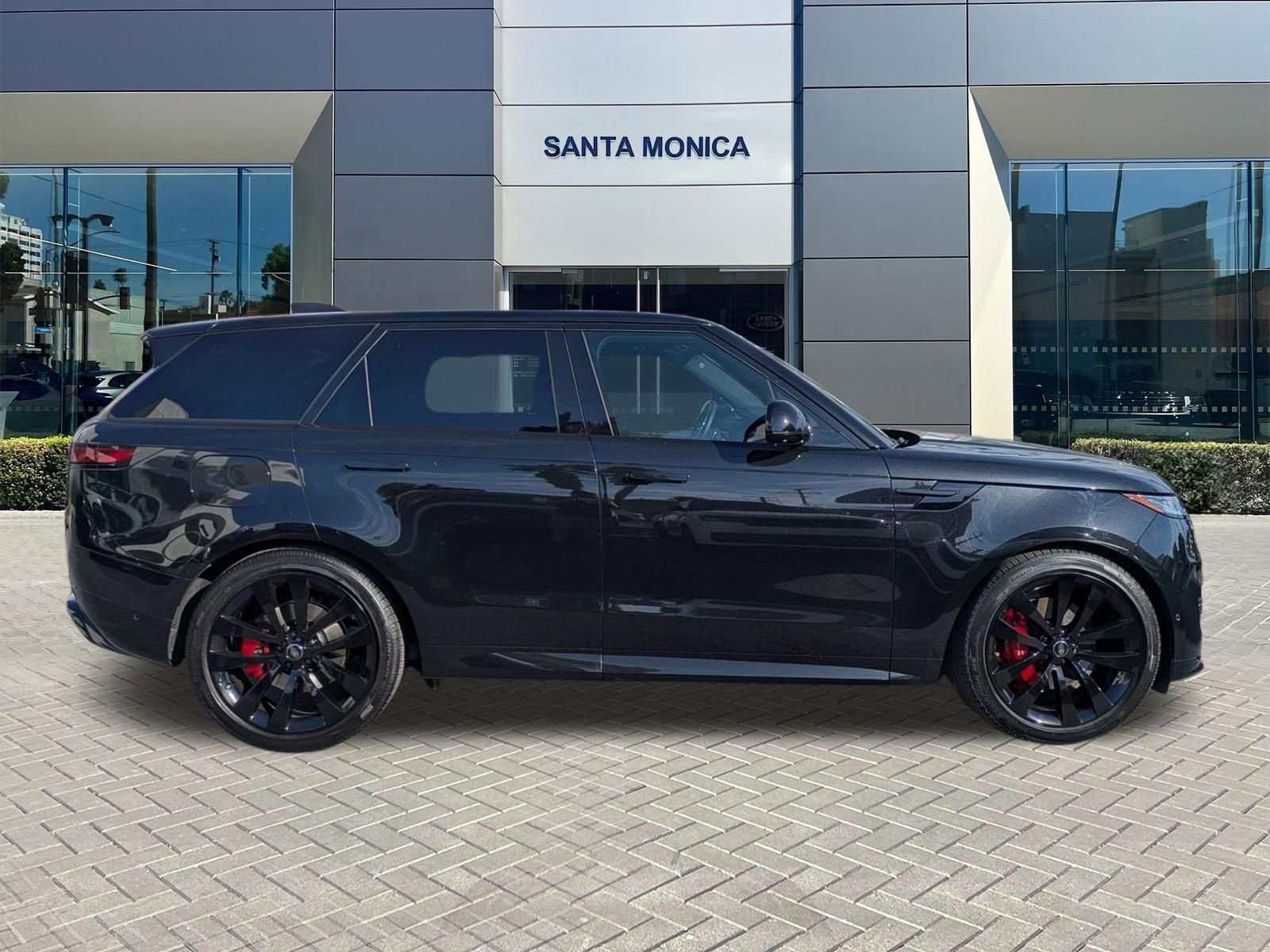 Used 2025 Land Rover Range Rover Sport Dynamic SE image 4