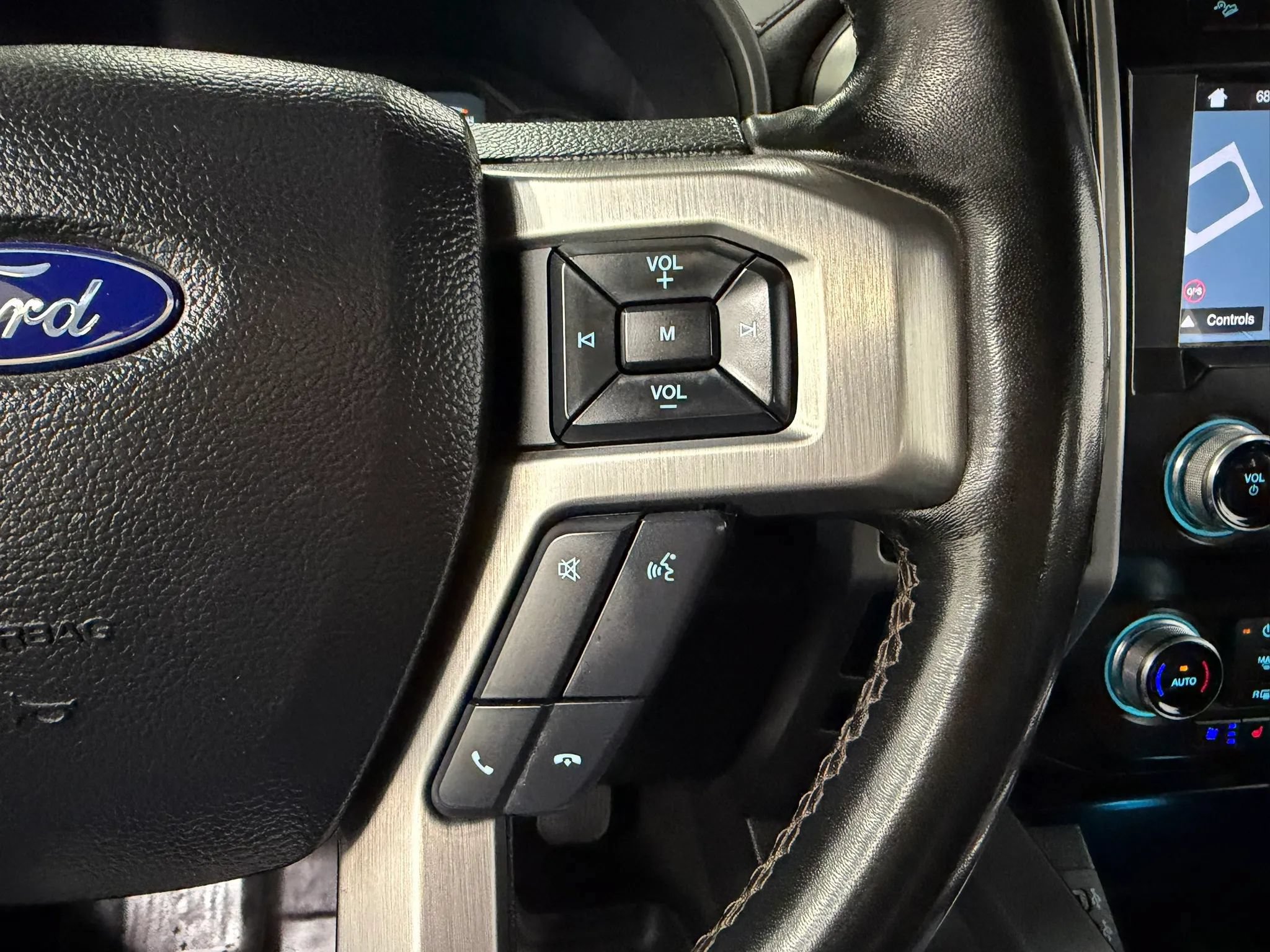 Used 2019 Ford F150 Platinum w/ Equipment Group 701A Luxury AWD/4WD image 32