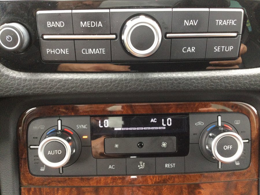 Used 2012 Volkswagen Touareg VR6 AWD/4WD image 34
