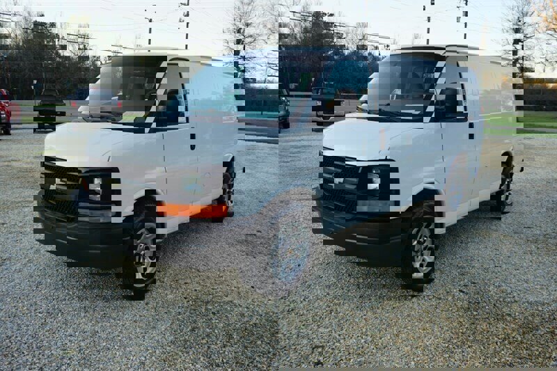 Used 2010 Chevrolet Express 1500 image 6