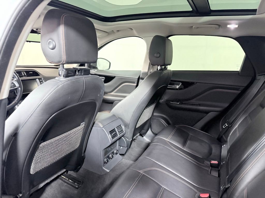 Used 2018 Jaguar F-PACE Prestige image 21