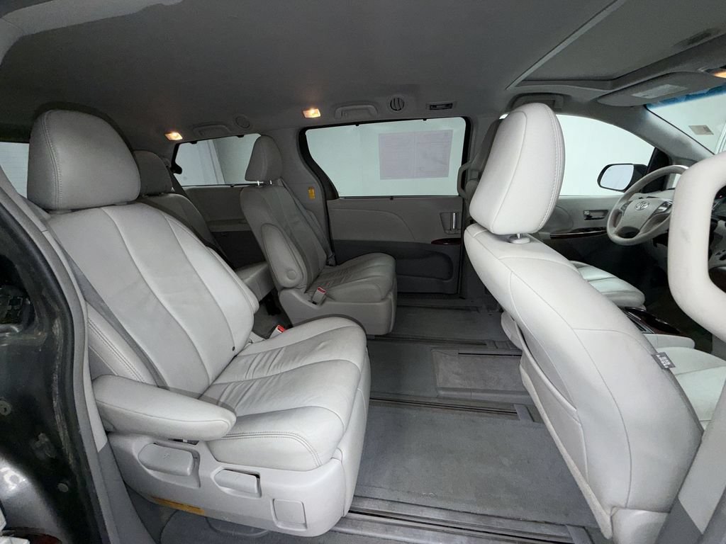 Used 2014 Toyota Sienna XLE AWD/4WD image 17