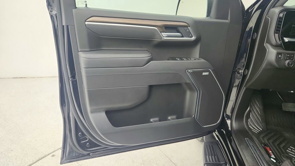 Used 2025 Chevrolet Silverado 1500 RST AWD/4WD image 26