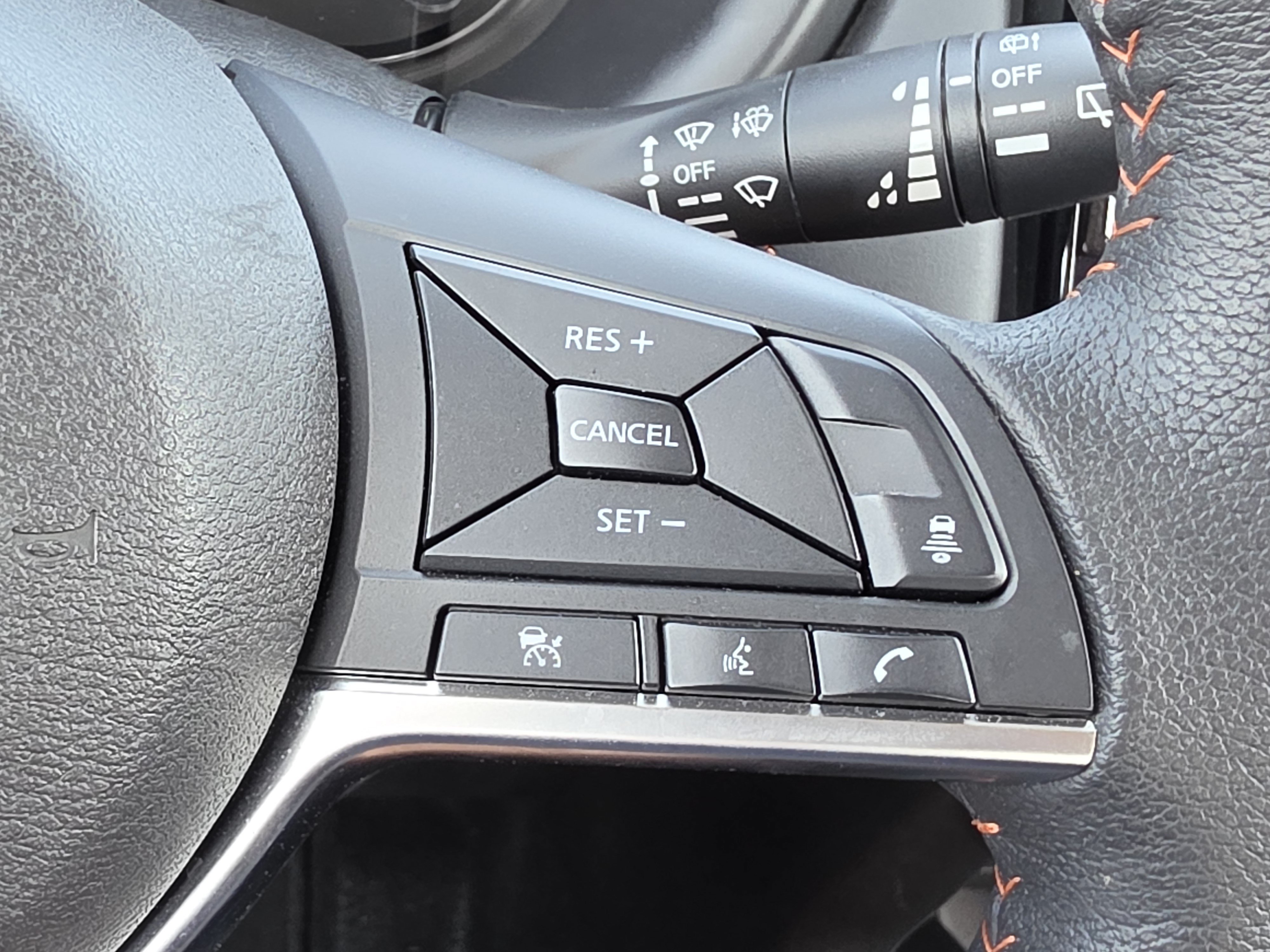 Used 2024 Nissan Kicks SR w/ Interior Electronics Package FWD image 17