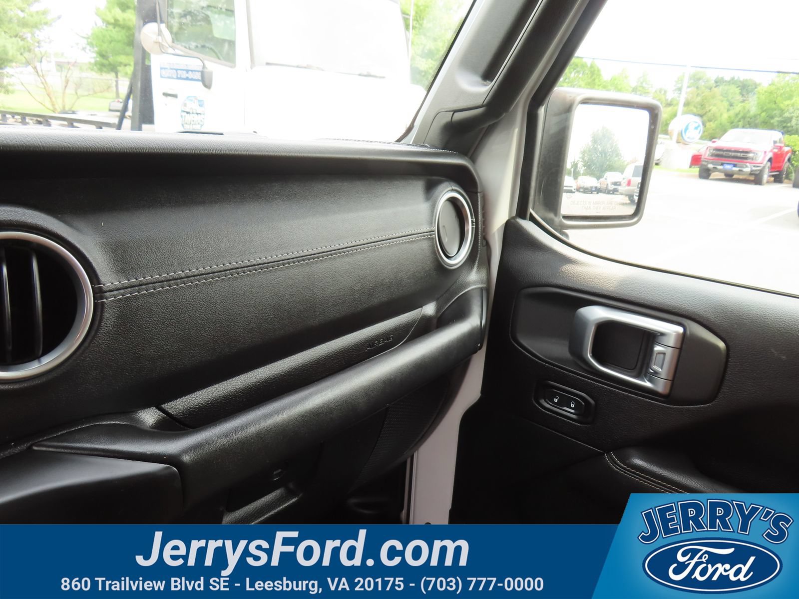 Used 2020 Jeep Wrangler Unlimited Sahara AWD/4WD image 23