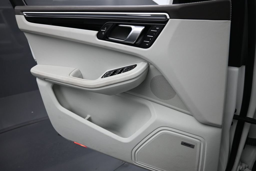 Certified 2021 Porsche Macan S AWD/4WD image 24