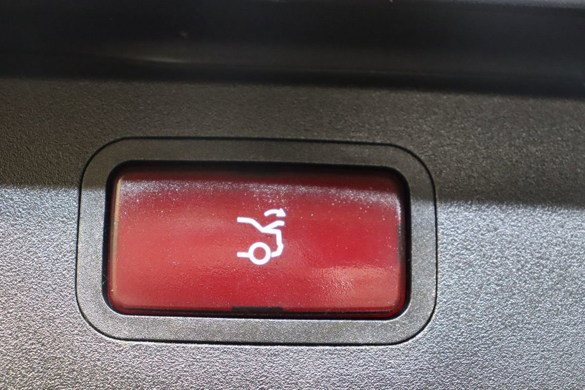 Used 2005 Mercedes-Benz E 320 CDI Sedan image 21
