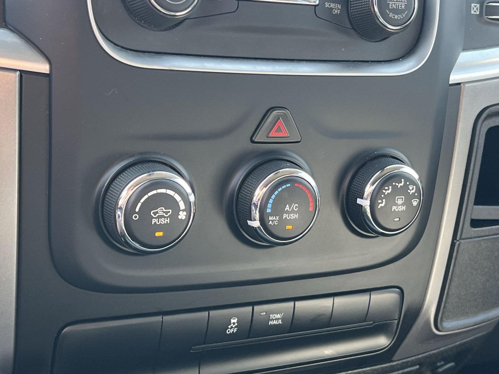 Used 2024 RAM 1500 Classic SLT AWD/4WD image 20