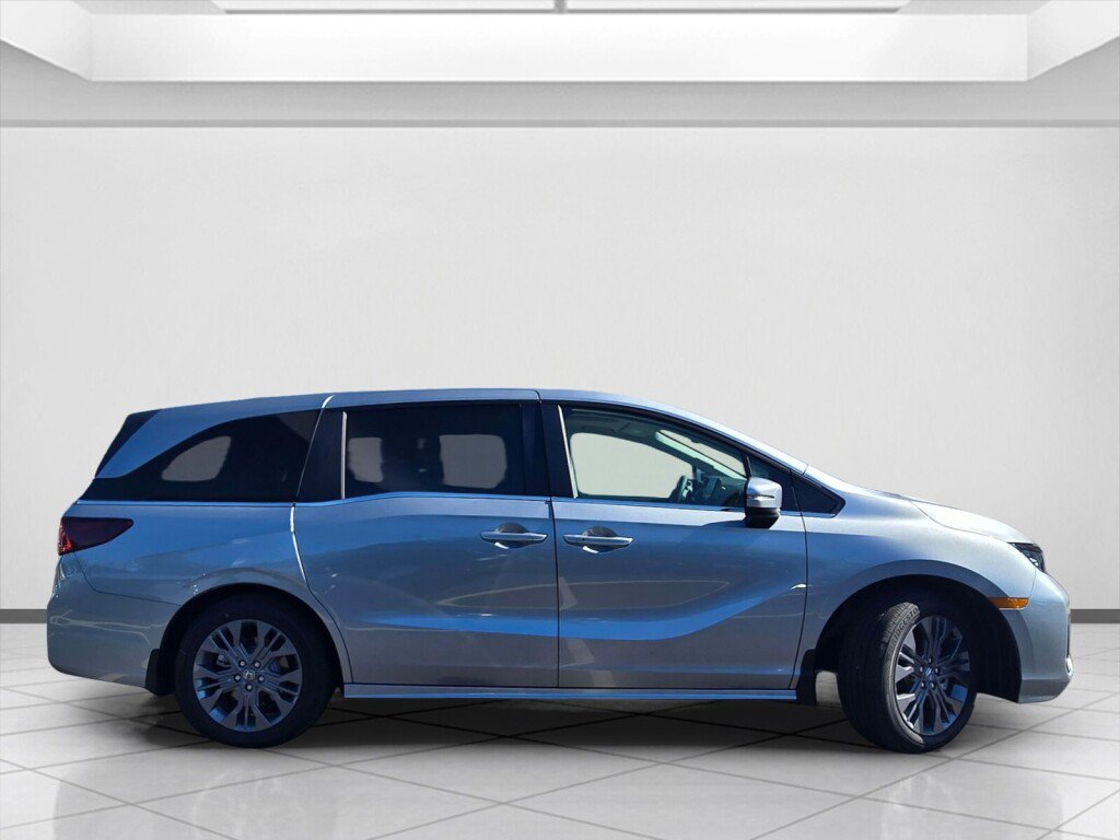 New 2026 Honda Odyssey Touring image 3