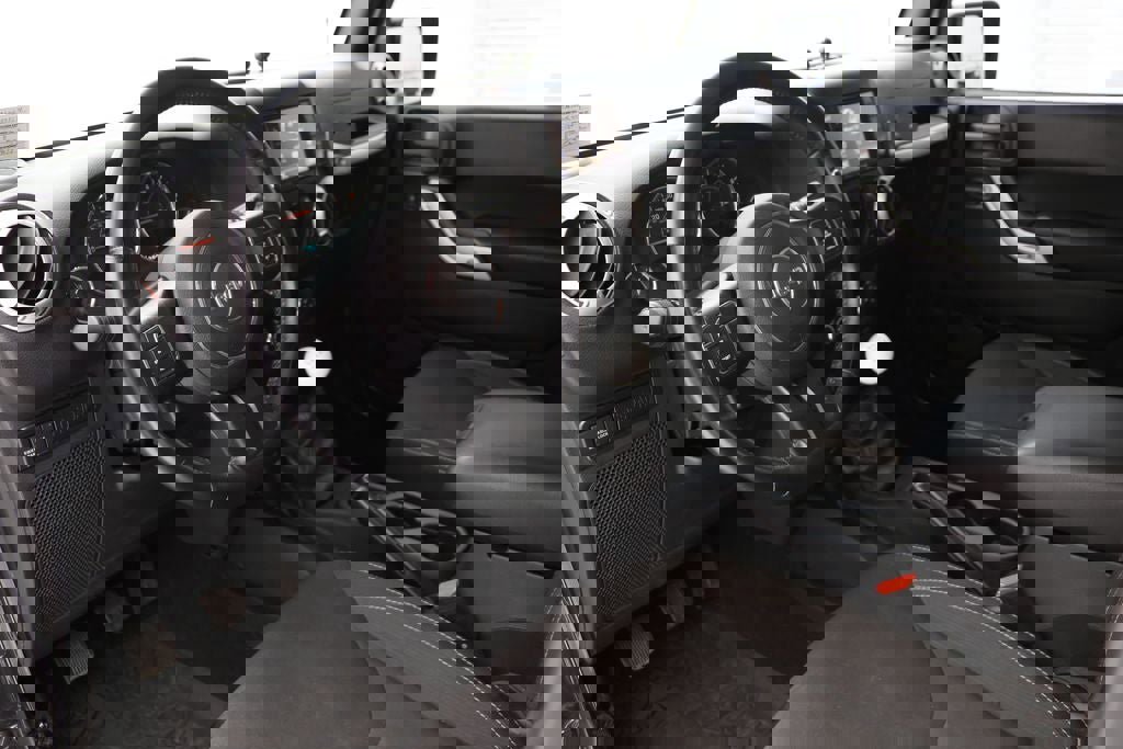 Used 2017 Jeep Wrangler Unlimited Rubicon w/ Dual Top Group image 18