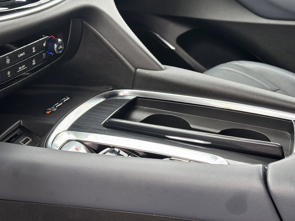 Used 2024 Buick Enclave Premium image 11