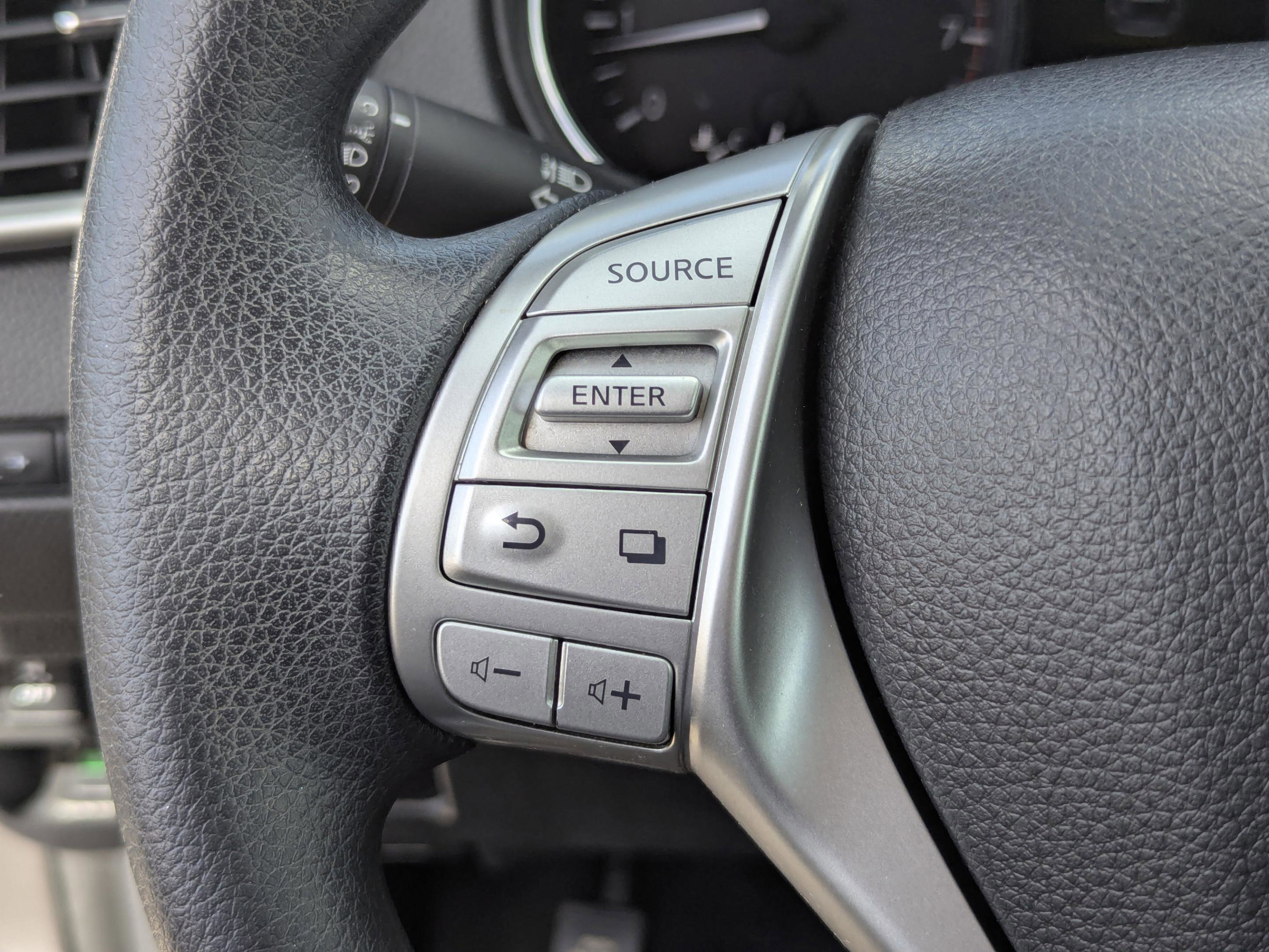 Used 2016 Nissan Rogue SV w/ SV Family Package image 28