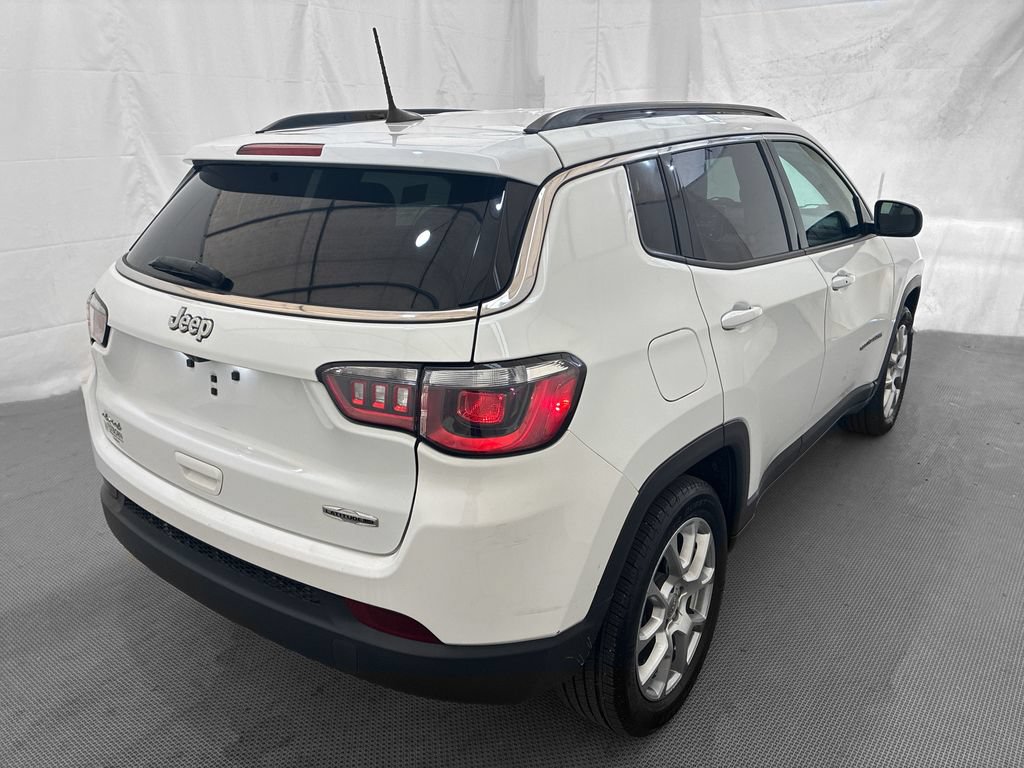 Used 2022 Jeep Compass Latitude AWD/4WD image 7