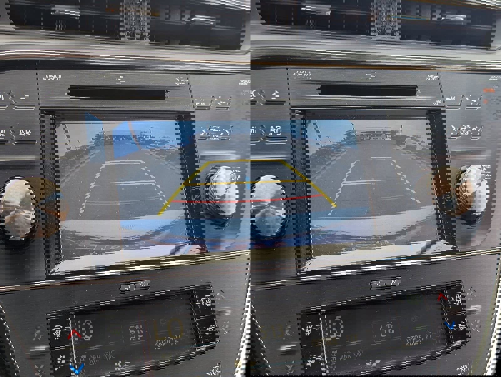 Used 2015 Toyota Avalon Limited image 28