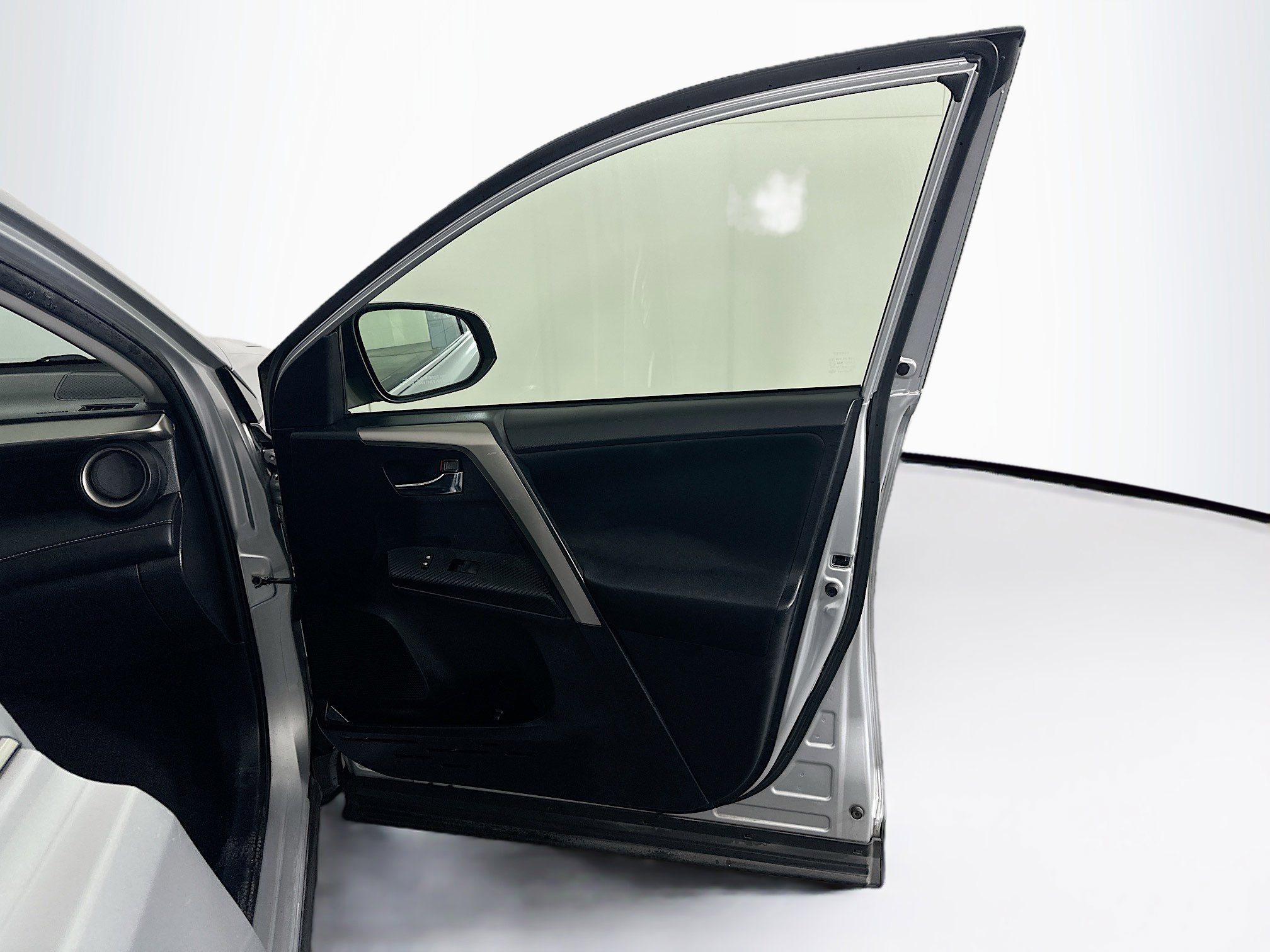 Used 2015 Toyota RAV4 XLE image 31