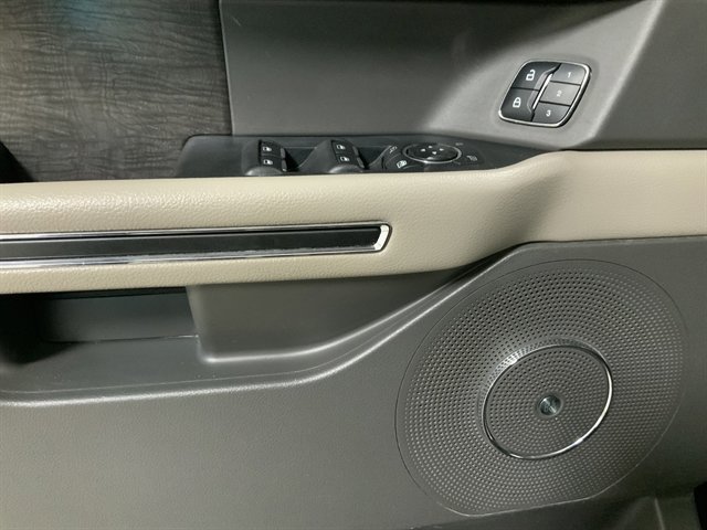 Used 2021 Ford Expedition Max Limited image 16