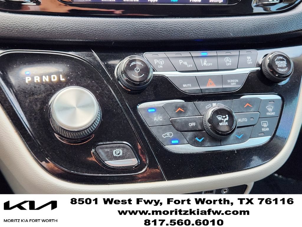 Used 2020 Chrysler Pacifica Touring-L w/ Advanced Safetytec Group FWD image 17