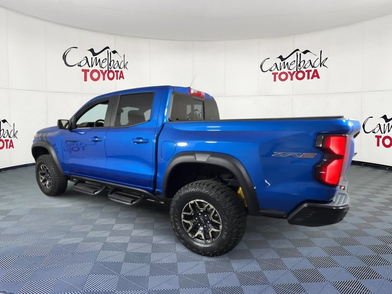 Used 2024 Chevrolet Colorado ZR2 w/ Technology Package AWD/4WD image 9