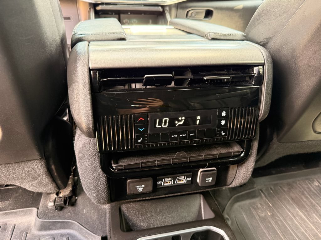 Used 2023 Jeep Wagoneer Series II AWD/4WD image 26