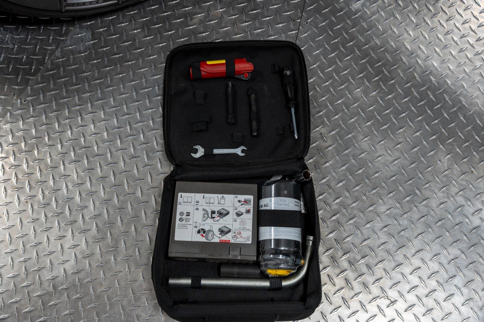 Used 2017 Audi R8 V10 plus w/ Full Leather Package image 66