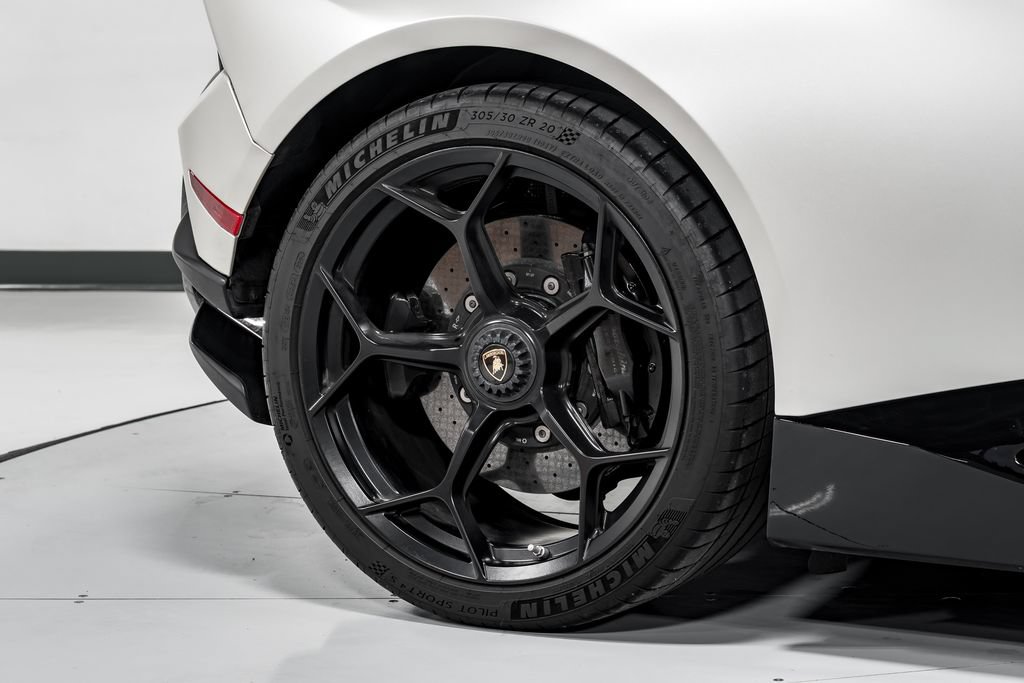 Used 2018 Lamborghini Huracan Performante AWD/4WD image 47