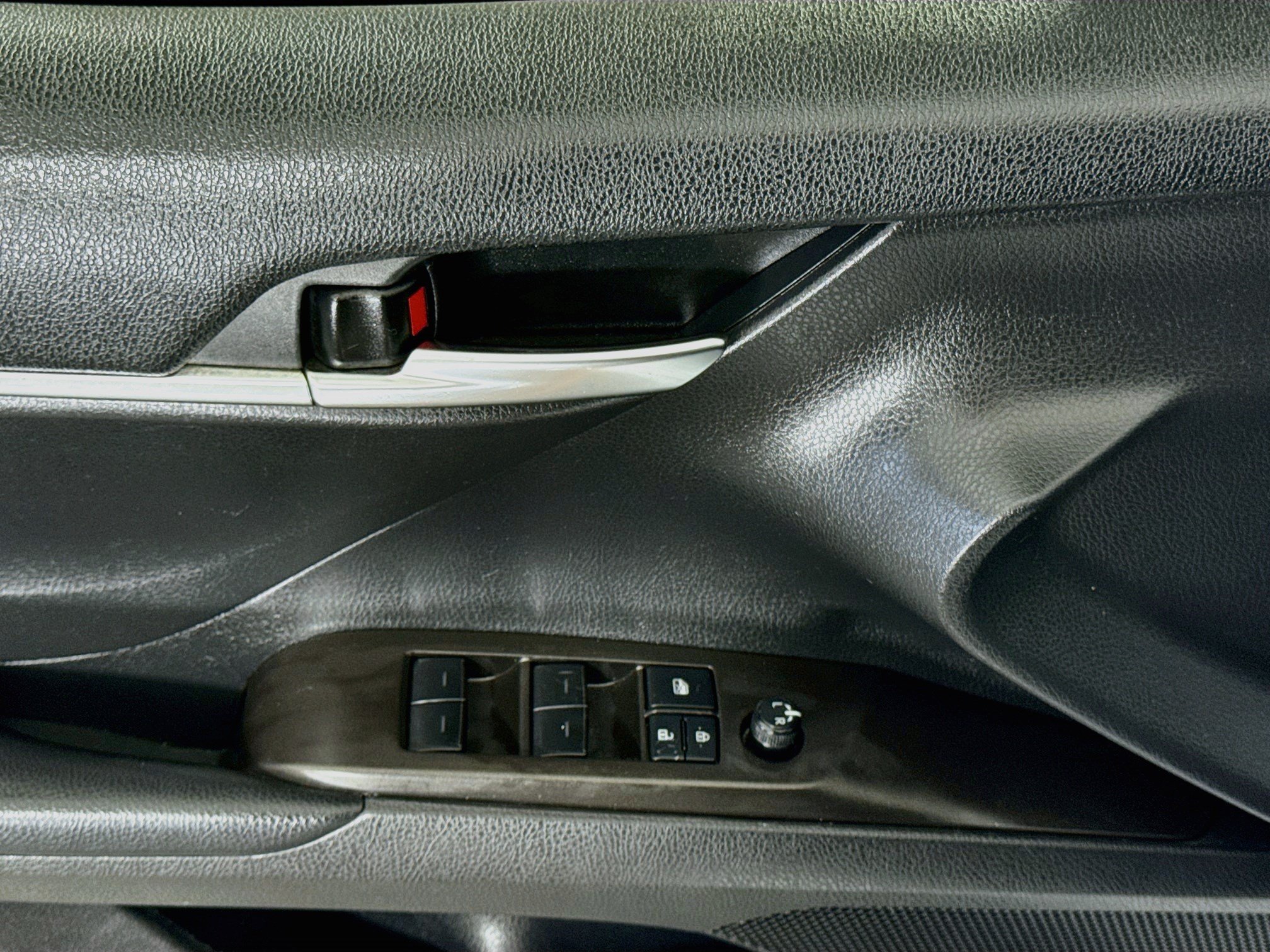 Used 2021 Toyota Camry SE FWD image 23