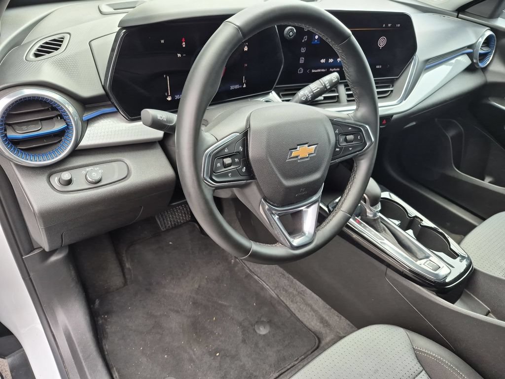 Used 2025 Chevrolet Trax LT w/ LT Convenience Package FWD image 15