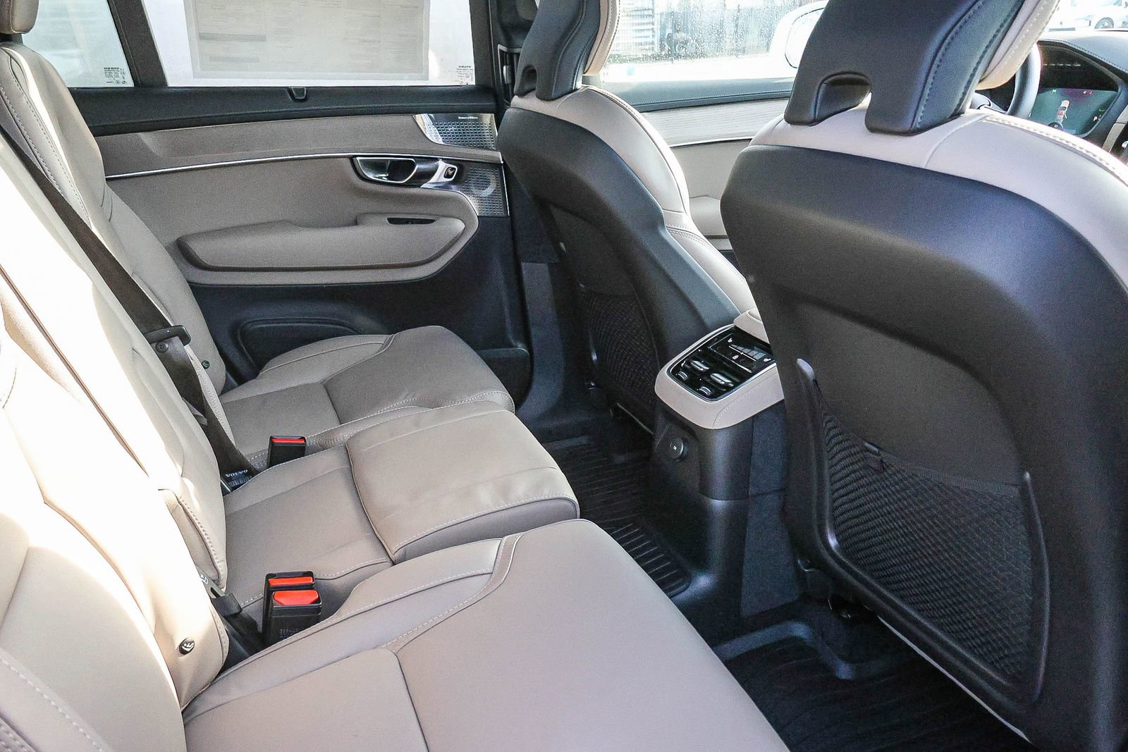 New 2026 Volvo XC90 T8 Ultra w/ Lounge Package image 19